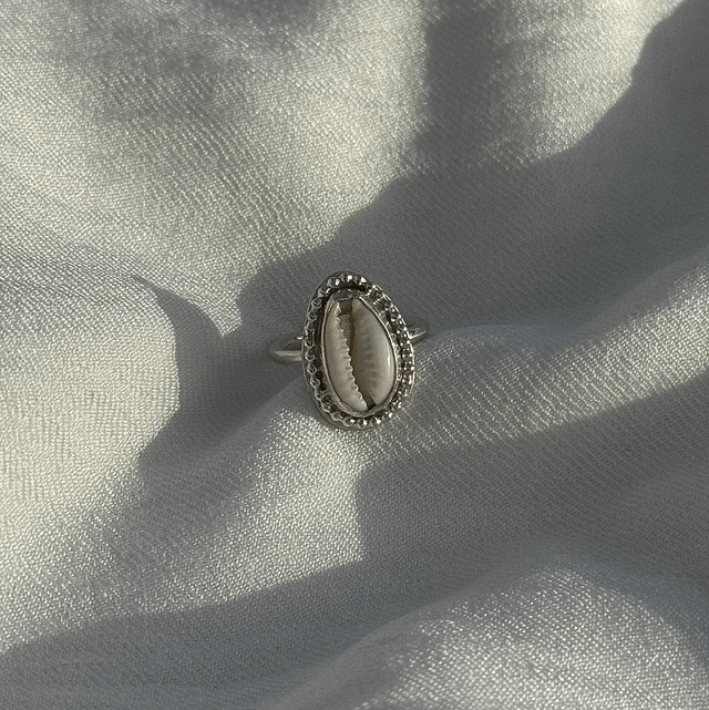 Silver Beaded Detail Cowrie Ring